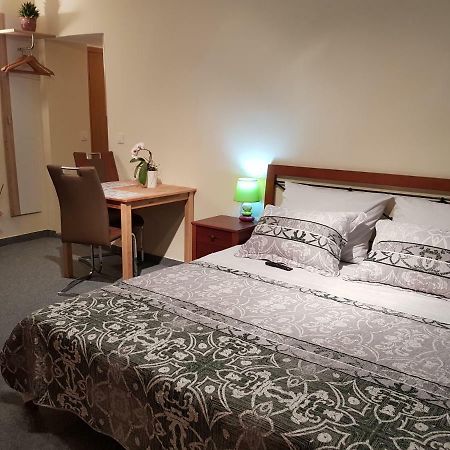 Elg Rooms Постойна Экстерьер фото
