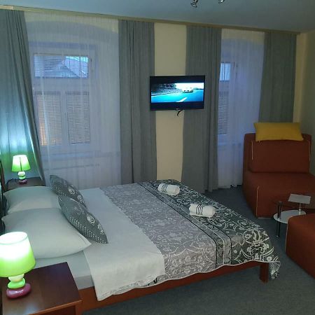Elg Rooms Постойна Экстерьер фото