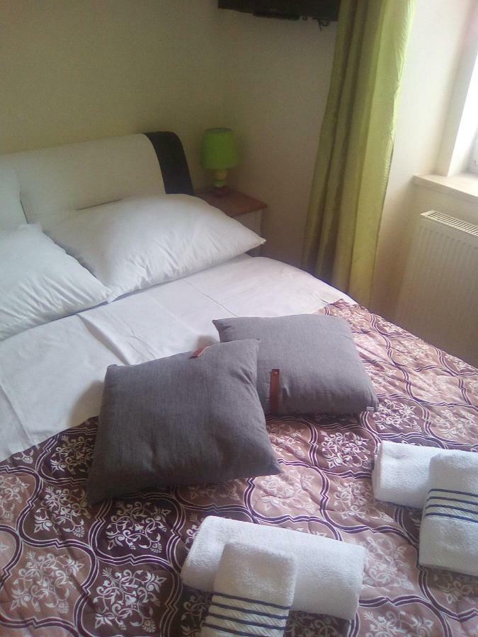 Elg Rooms Постойна Экстерьер фото