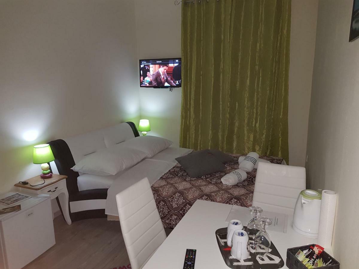 Elg Rooms Постойна Экстерьер фото