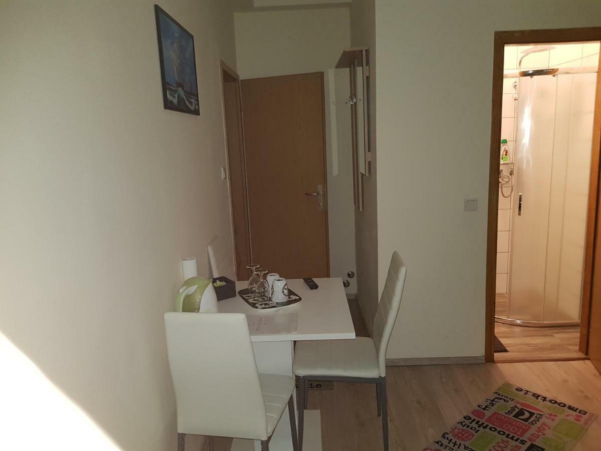 Elg Rooms Постойна Экстерьер фото
