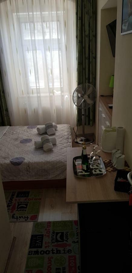 Elg Rooms Постойна Экстерьер фото