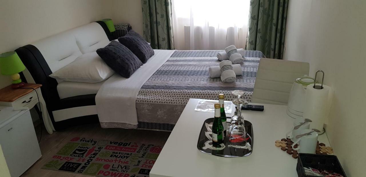 Elg Rooms Постойна Экстерьер фото