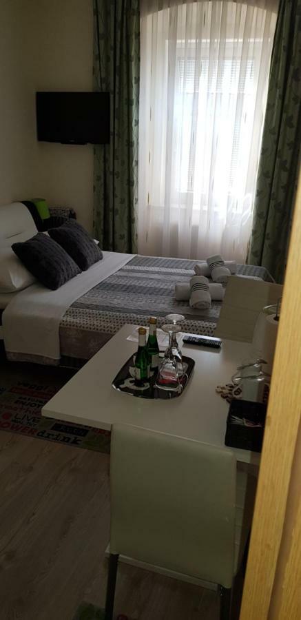 Elg Rooms Постойна Экстерьер фото
