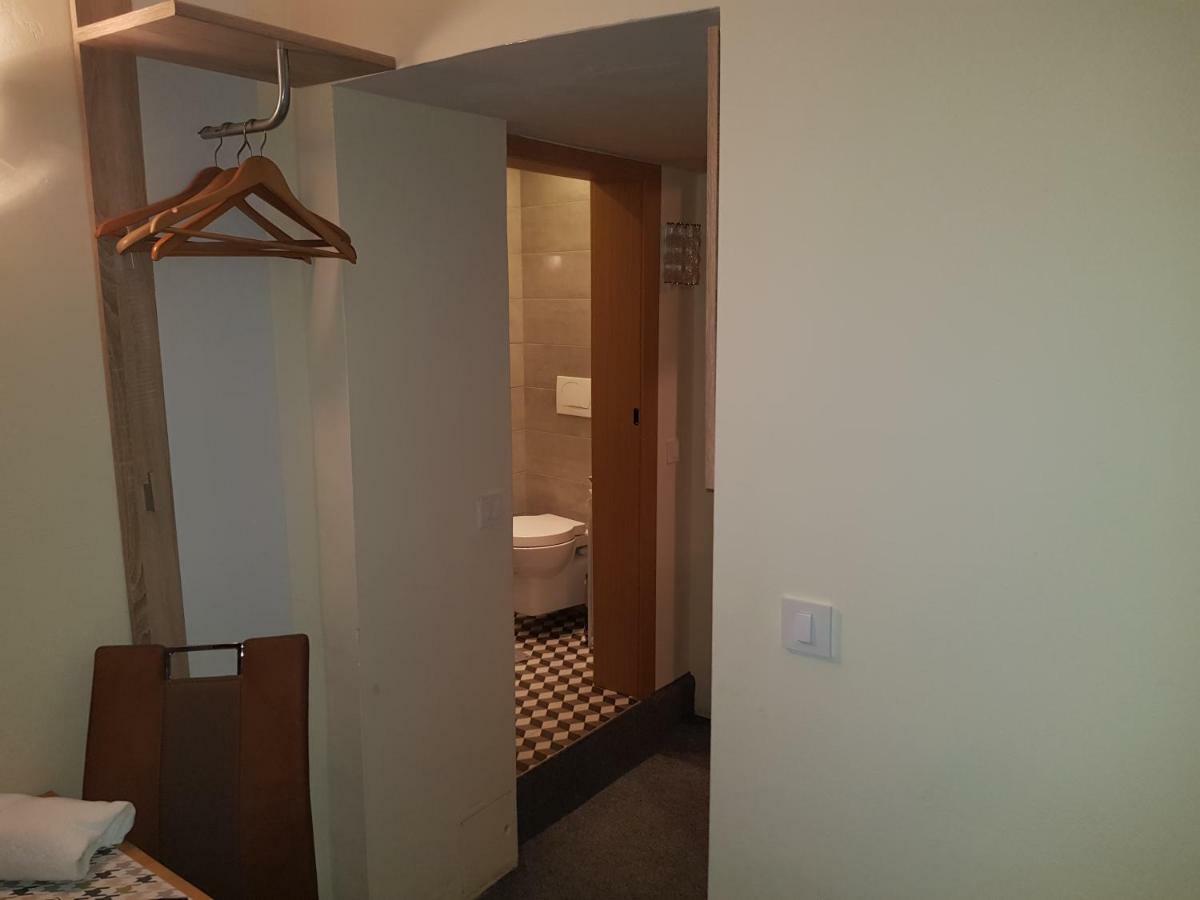 Elg Rooms Постойна Экстерьер фото