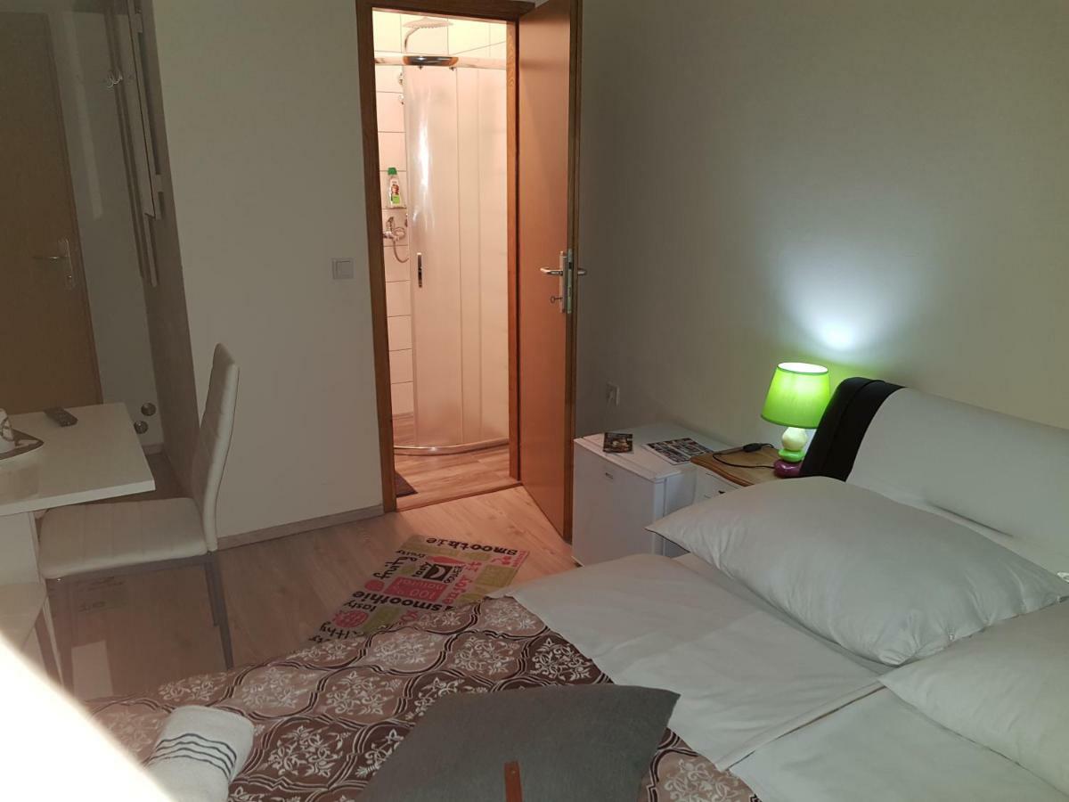 Elg Rooms Постойна Экстерьер фото
