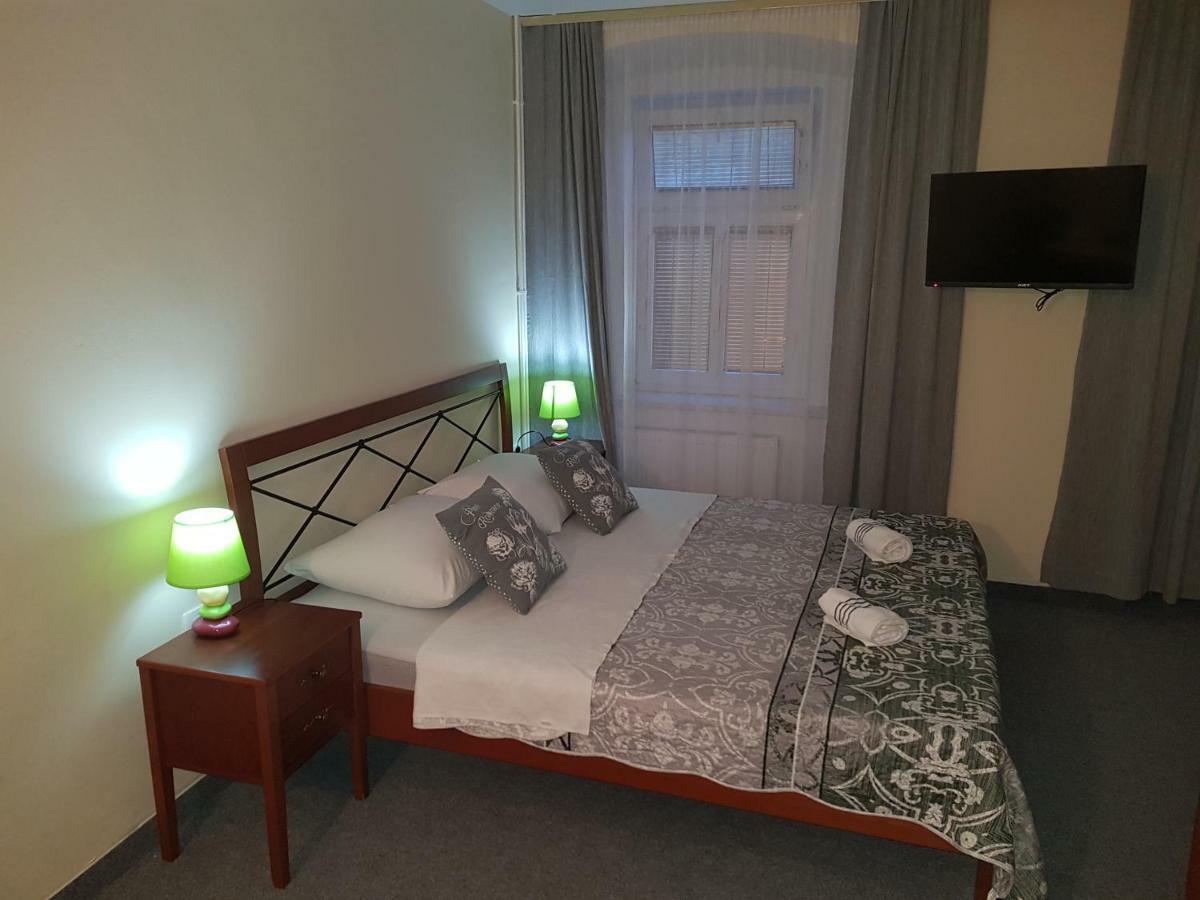 Elg Rooms Постойна Экстерьер фото